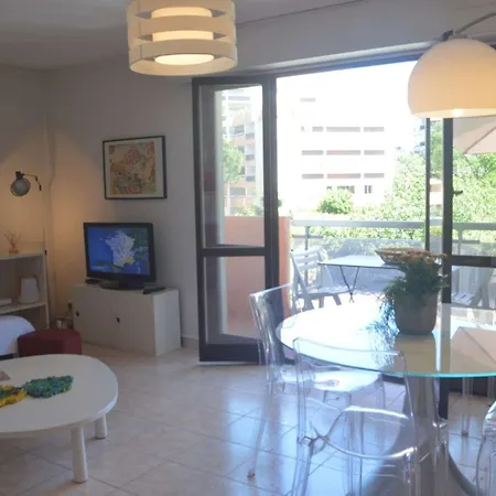 A 5 Min De La Avec Terrasse Et Parking - - Fr-1-226a-106 Apartment